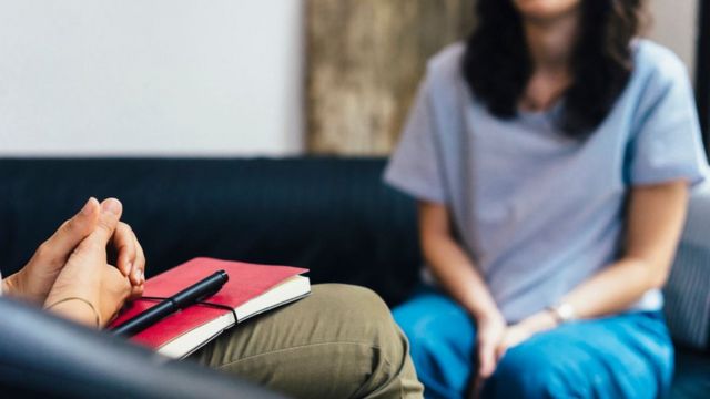 Mujer en terapia