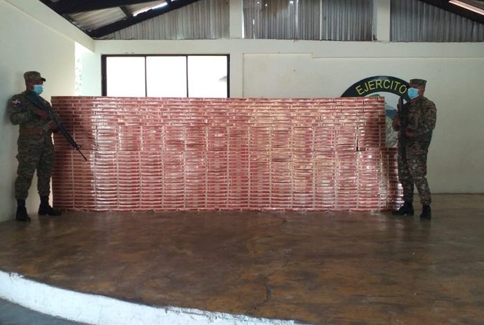 ERD incauta 150 cajas de cigarrillos en el cruce de Cabral, Barahona