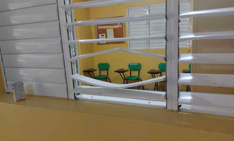 Ladrón roba escuela especial de Moca y pide perdón por daños dejados