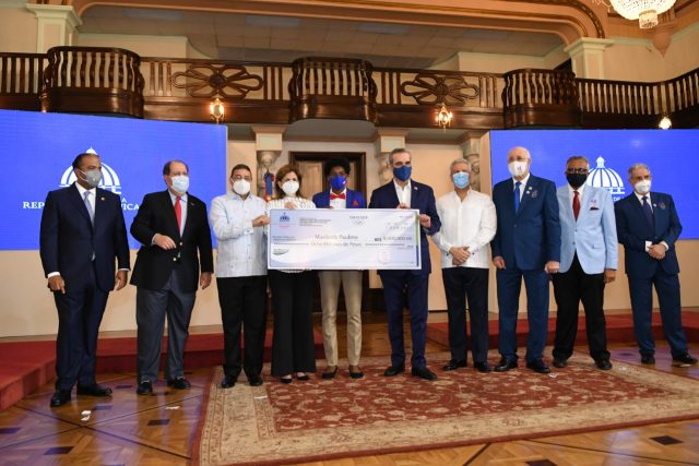 Abinader entrega más de 50 millones de pesos a medallistas de Tokio