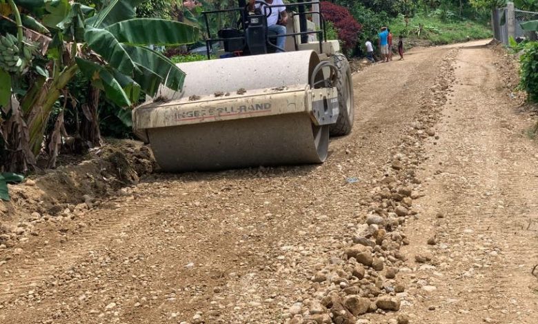 Albadom rehabilita carretera en Espaillat