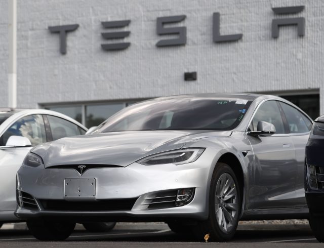 EEUU investiga el sistema de piloto automático de Tesla tras una serie de accidentes EEUU investiga el sistema de piloto automático de Tesla tras una serie de accidentes