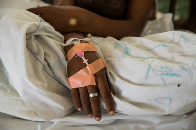Gritos desgarradores resuenan en hospitales saturados tras el sismo de Haití