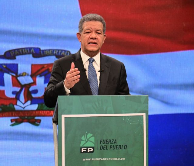 Leonel Fernández dice no es necesario modificar la constitución Leonel Fernández dice no es necesario modificar la constitución