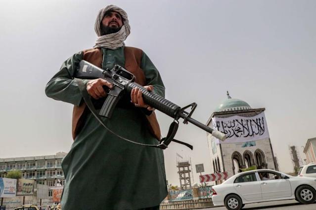Los talibanes garantizan a EEUU que dejarán pasar a civiles al aeropuerto