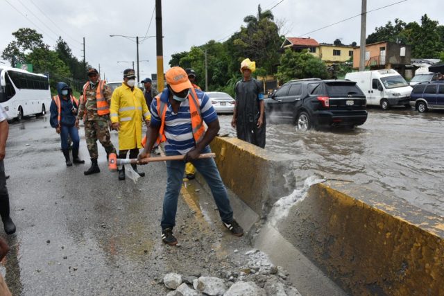 Obras Públicas trabaja para solucionar problema drenaje de la autopista Duarte Obras Públicas trabaja para solucionar problema drenaje de la autopista Duarte