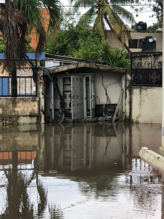 Residentes de Cancino en SDE se quejan por agua posada por más de tres meses Residentes de Cancino en SDE se quejan por agua posada por más de tres meses