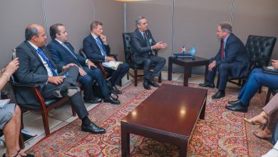 Luis Abinader y su equipo reunido con el presidente de Guatemala